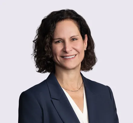 Elizabeth Weiss headshot