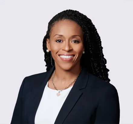Lauren Harris headshot