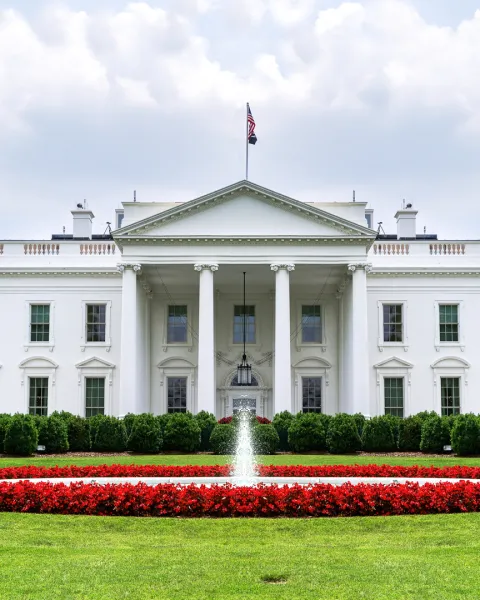 Photo of the White House.