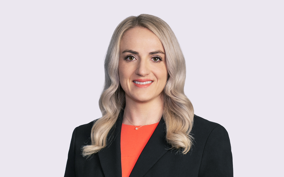 Amanda Bauer headshot