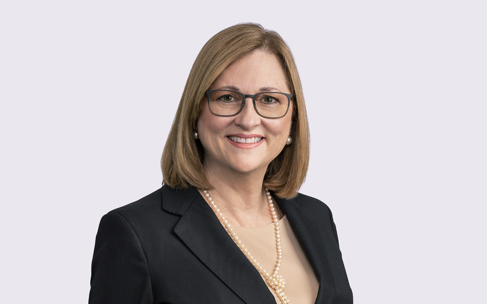 Laura Prather headshot
