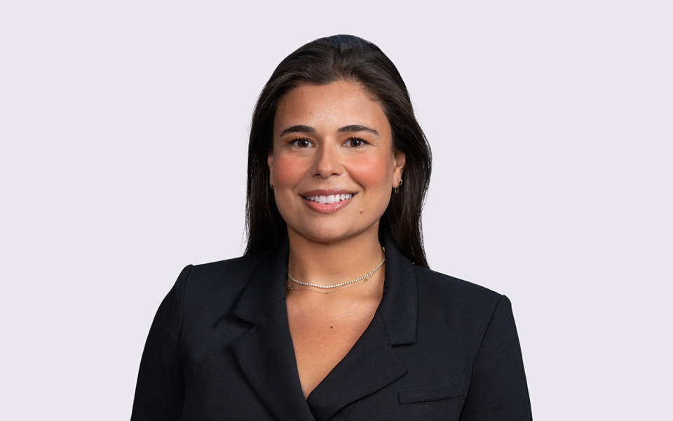 Caroline Braga headshot