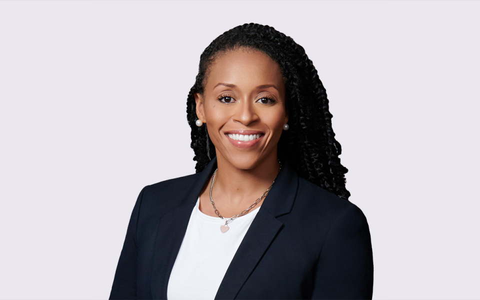 Lauren Harris headshot