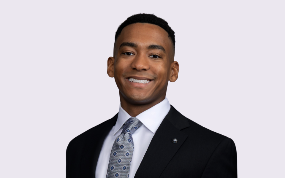 Justin Davis headshot